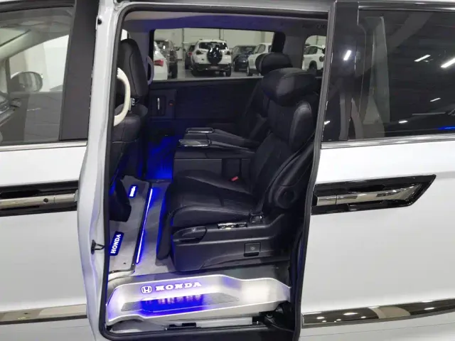 Honda Elysion — Фото автомобиля 15