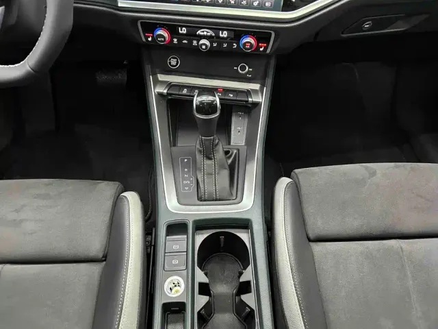 Audi Q3 — Фото автомобиля 11