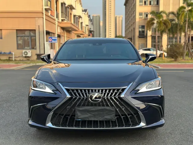Lexus ES — Фото автомобиля 2