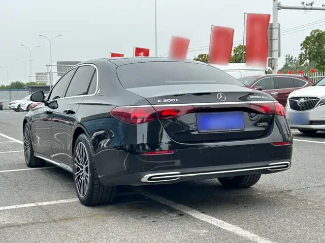 Mercedes-Benz E-Class — Фото автомобиля 6