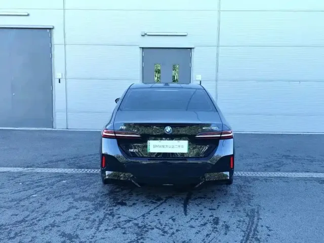 BMW i5 — Фото автомобиля 5