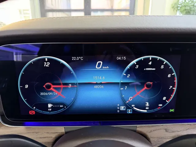 Mercedes-Benz E-Class — Фото автомобиля 11