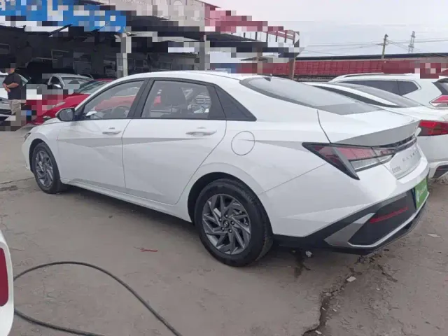 Hyundai Elantra — Фото автомобиля 4