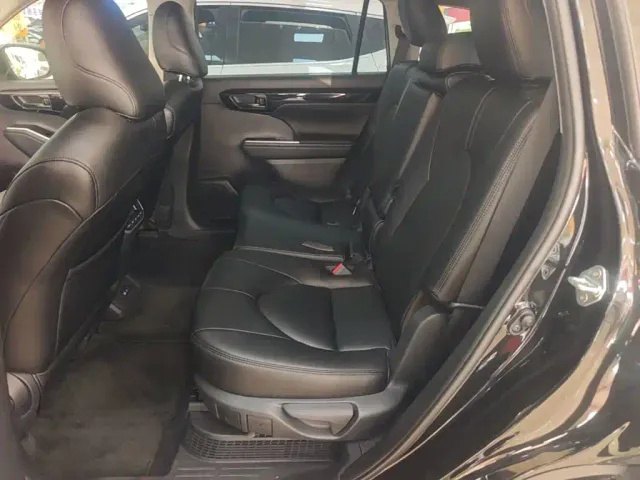 Toyota Highlander — Фото автомобиля 16