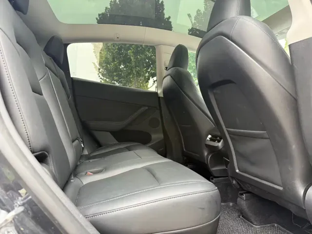 Tesla Model Y — Фото автомобиля 14