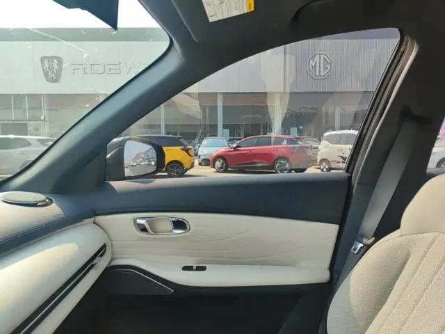 Geely Galaxy Starship 7 EM-i — Фото автомобиля 19