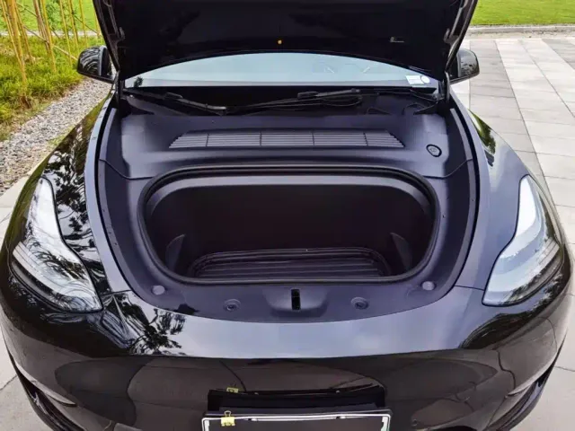 Tesla Model Y — Фото автомобиля 8