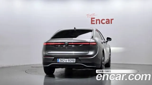 Toyota Crown — Фото автомобиля 4