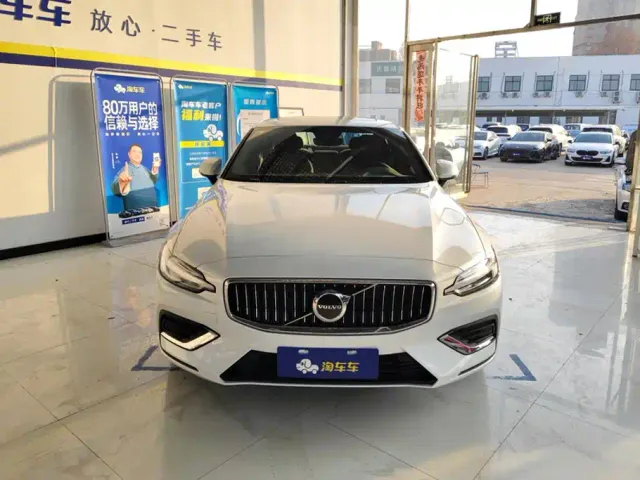 Volvo S60 — Фото автомобиля 2