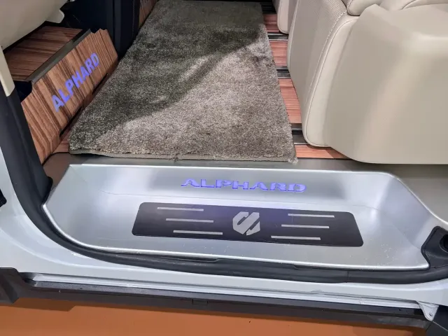 Toyota Alphard — Фото автомобиля 15