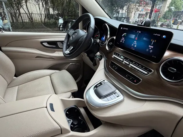 Mercedes-Benz V-Class — Фото автомобиля 22