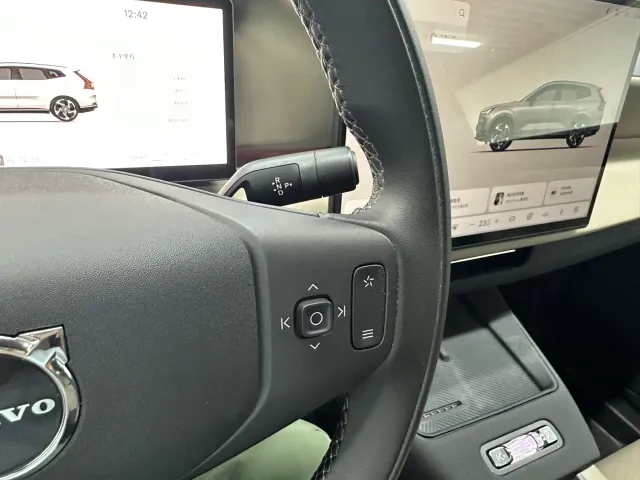 Volvo XC70 Plug-in Hybrid — Фото автомобиля 13