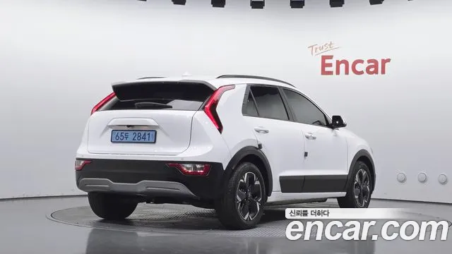 Kia Niro — Фото автомобиля 2