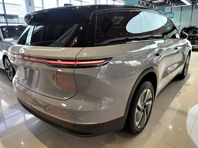 Nio ES8 — Фото автомобиля 6