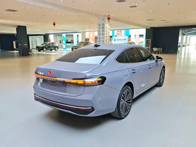 Volkswagen Passat — Фото автомобиля 10
