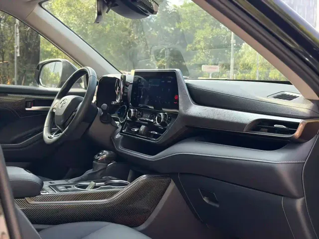 Toyota Highlander — Фото автомобиля 14