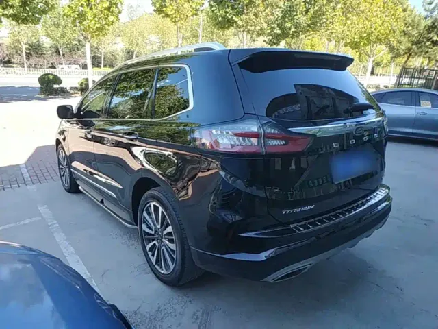 Ford Edge — Фото автомобиля 4