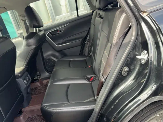 Toyota RAV4 — Фото автомобиля 12