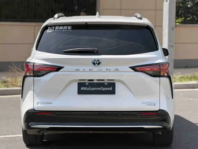 Toyota Sienna — Фото автомобиля 13