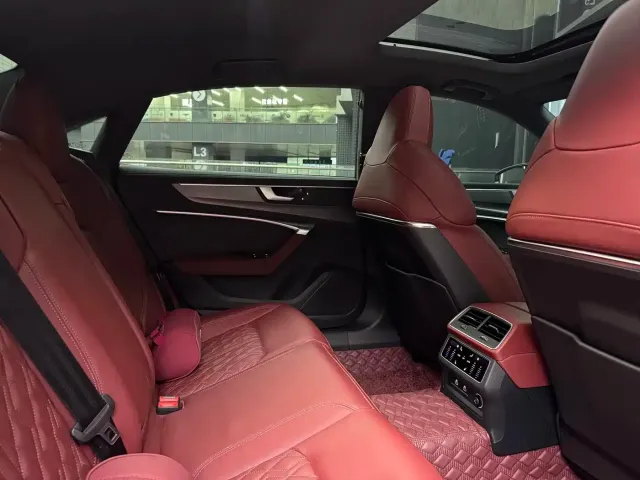 Audi A7L — Фото автомобиля 12