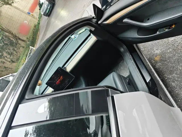 Tesla Model 3 — Фото автомобиля 17