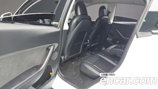 Tesla Model Y — Фото автомобиля 17