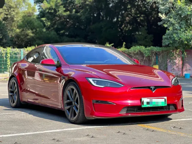 Tesla Model S — Фото автомобиля 3