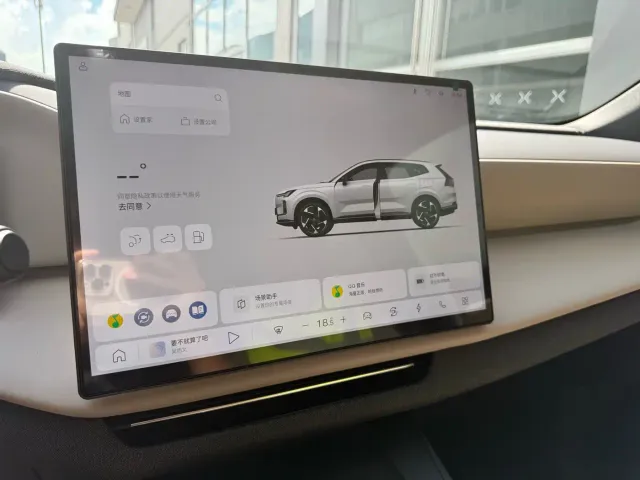 Volvo XC70 Plug-in Hybrid — Фото автомобиля 11