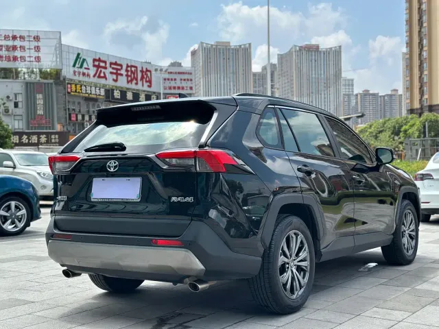 Toyota RAV4 — Фото автомобиля 7