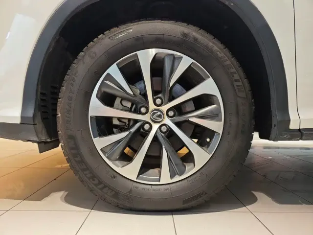 Lexus RX — Фото автомобиля 5