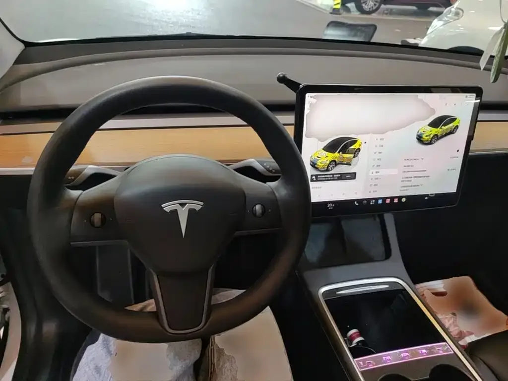 Tesla Model Y 2022 Rear-Wheel Drive Version — Фото автомобиля 9