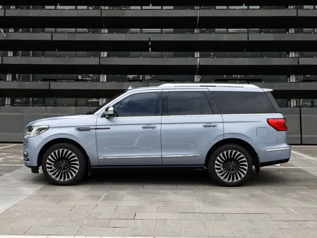 Lincoln Navigator — Фото автомобиля 4