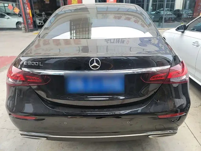 Mercedes-Benz E-Class — Фото автомобиля 5