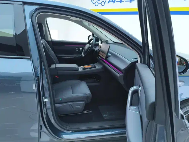 Leapmotor C10 — Фото автомобиля 8