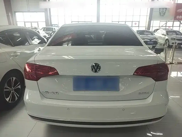 Volkswagen Bora — Фото автомобиля 5