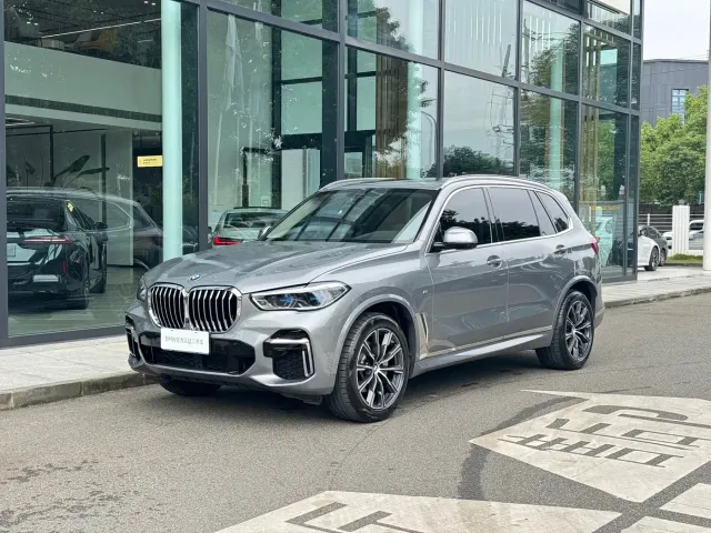 Фотография автомобиля — BMW X5