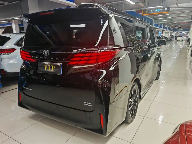 Toyota Alphard — Фото автомобиля 3