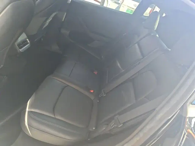 Tesla Model Y — Фото автомобиля 16