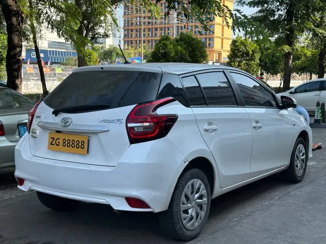 Toyota Vios FS — Фото автомобиля 6