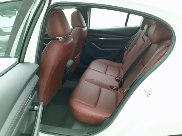 Mazda Axela — Фото автомобиля 15