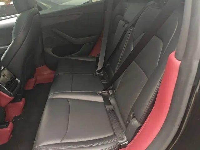 Tesla Model Y — Фото автомобиля 13