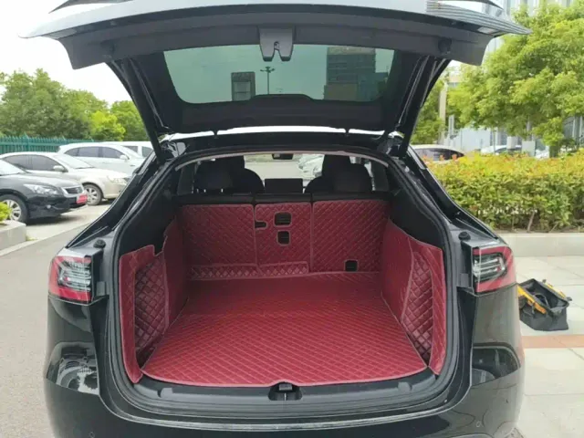 Tesla Model Y — Фото автомобиля 18