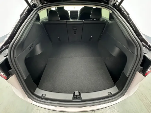 Tesla Model Y — Фото автомобиля 20