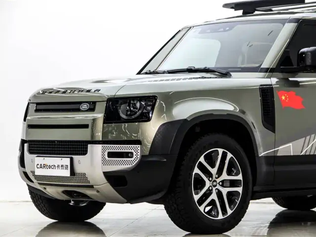 Land Rover Defender — Фото автомобиля 8