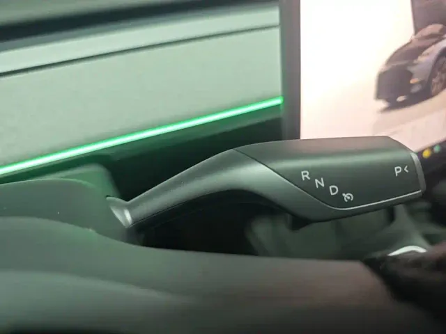 Tesla Model Y — Фото автомобиля 13