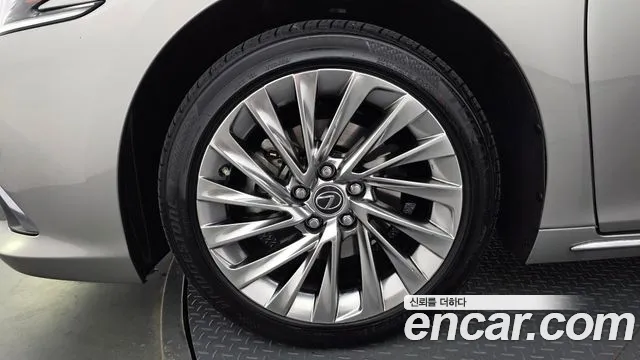 Lexus ES — Фото автомобиля 5