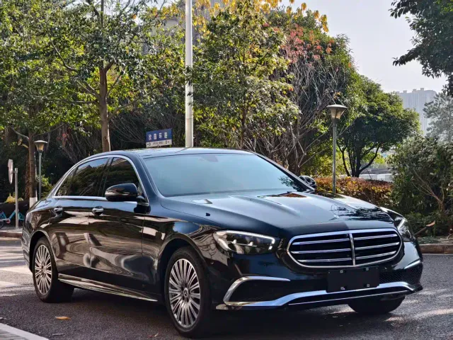 Mercedes-Benz E-Class — Фото автомобиля 3