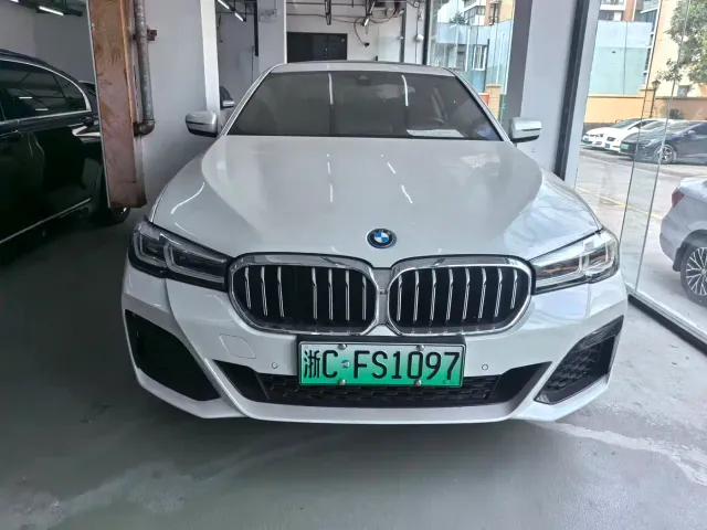 BMW 5 Series — Фото автомобиля 3