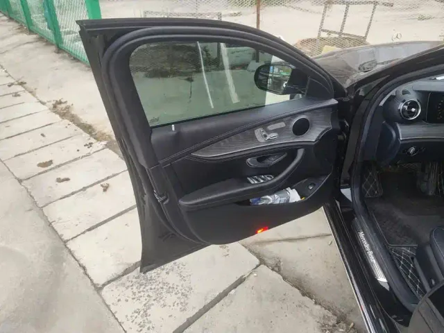 Mercedes-Benz E-Class — Фото автомобиля 7