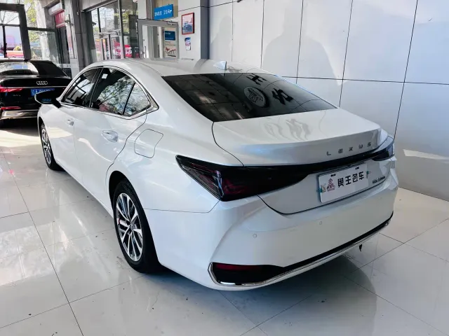 Lexus ES — Фото автомобиля 3
